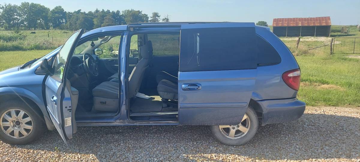 2007 Dodge Grand Caravan - $1,875 